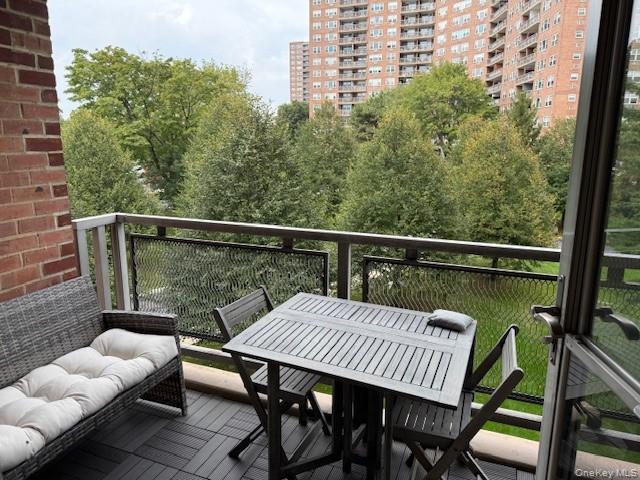 5700 Arlington Avenue 4v Property Photo 5