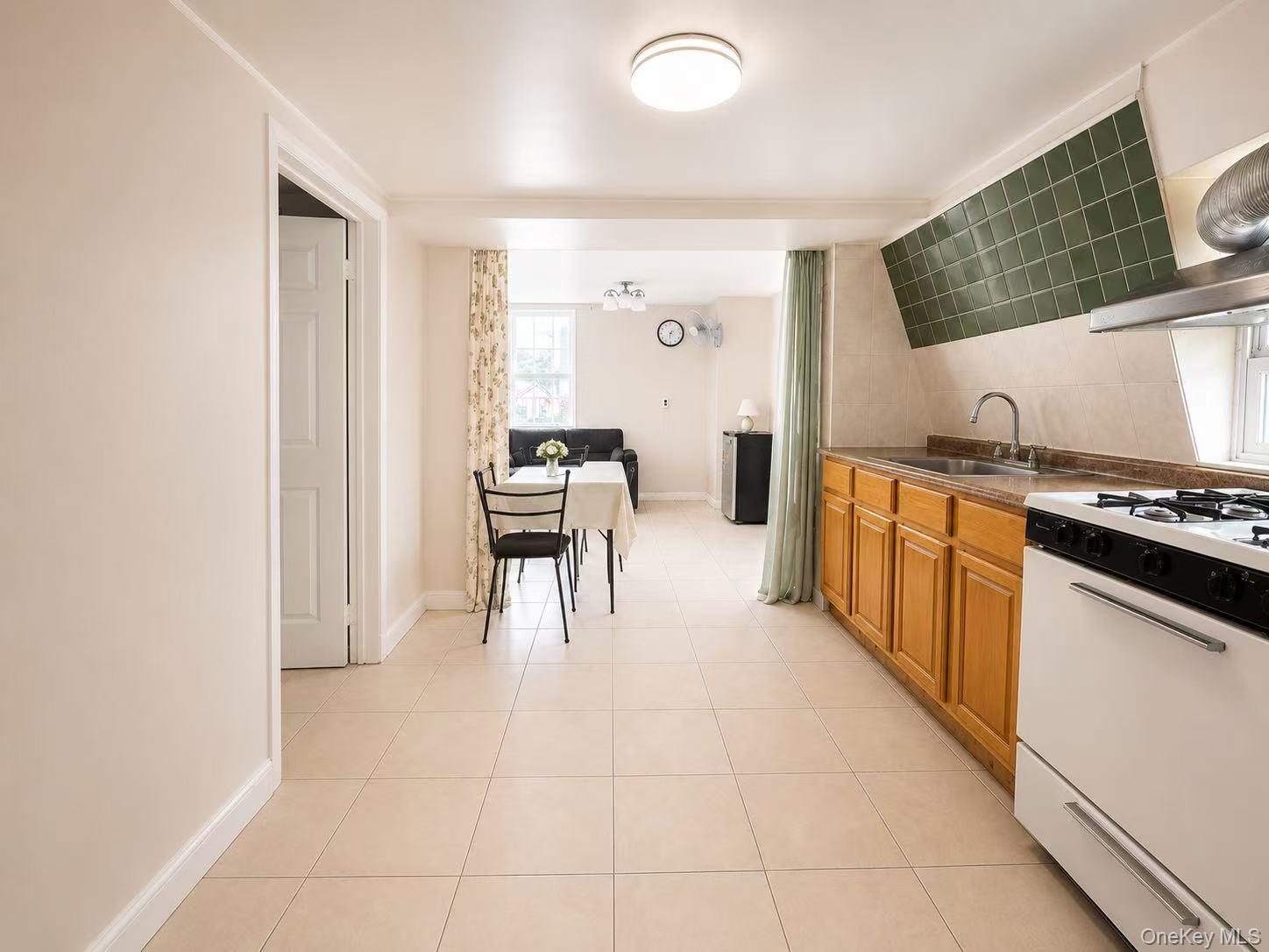 45-24 Burling Street Property Photo 6