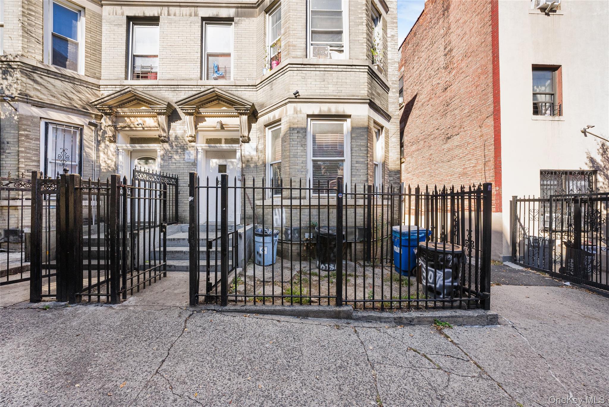 2307 Loring Place Property Photo 4