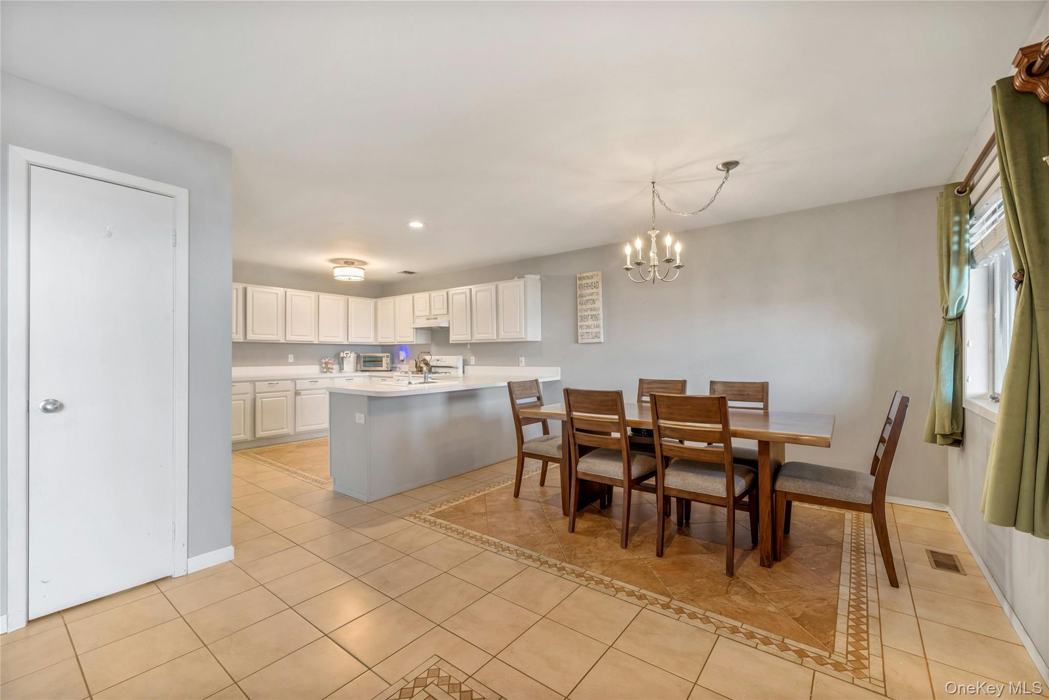 3105 Bluffs Drive Property Photo 5