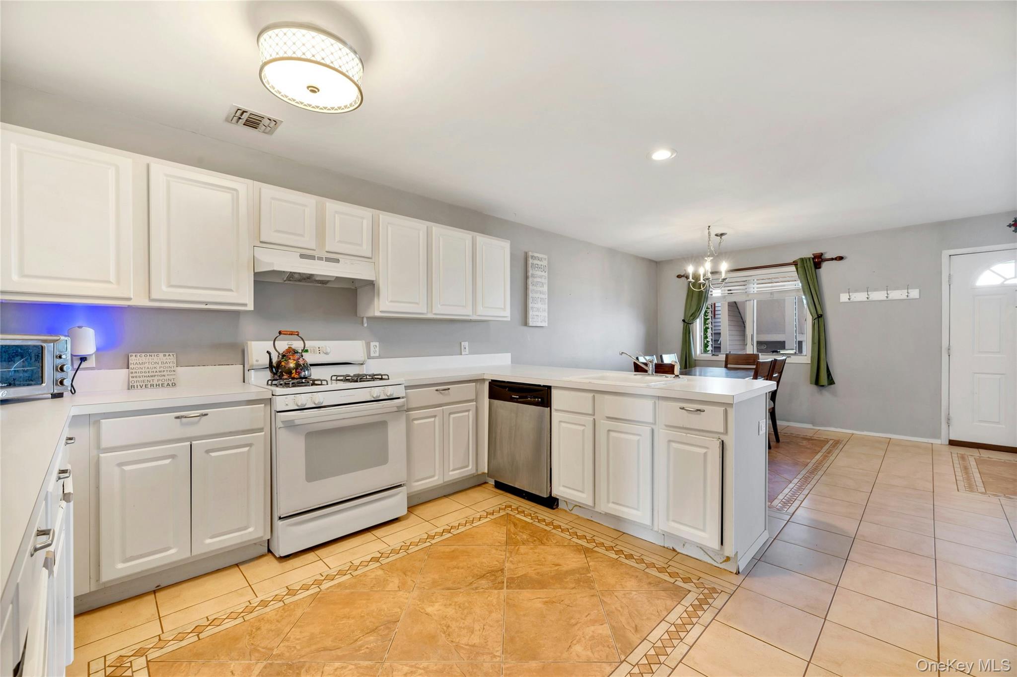 3105 Bluffs Drive Property Photo 12