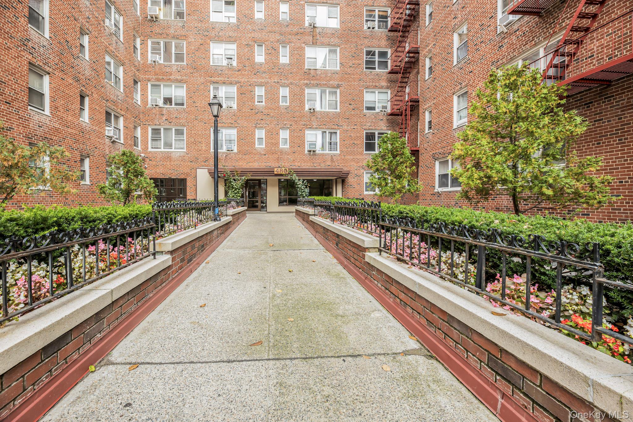 480 Riverdale Avenue 7l Property Photo 2