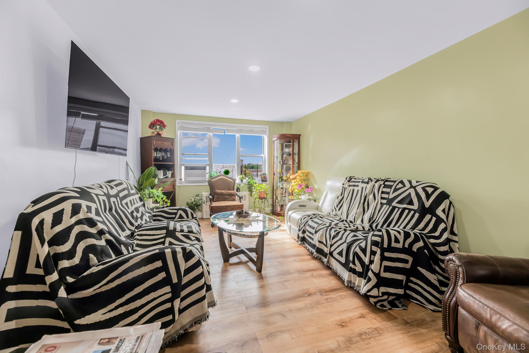 480 Riverdale Avenue 7l Property Photo 10