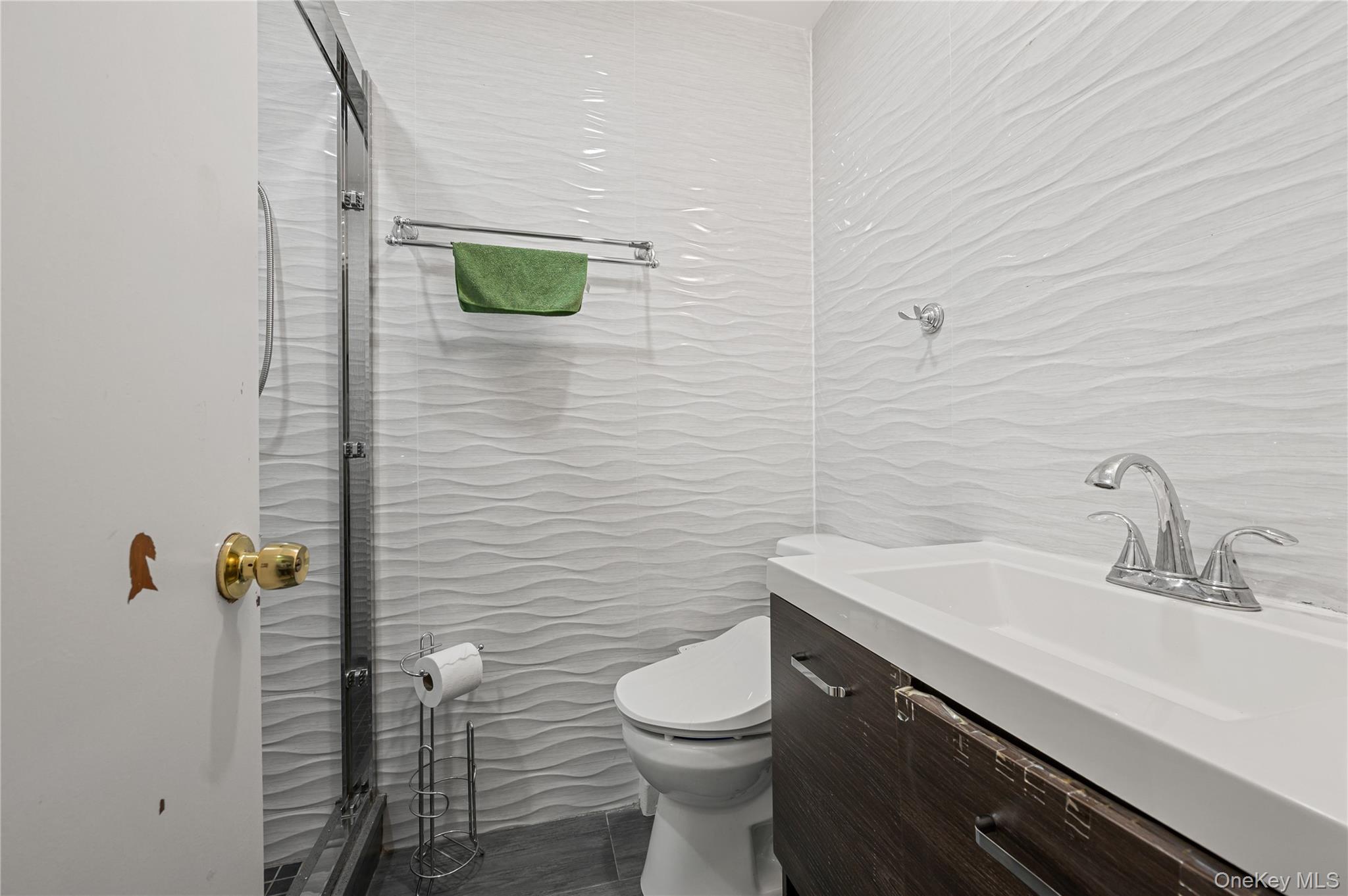 152-10 Peck Avenue Property Photo 7
