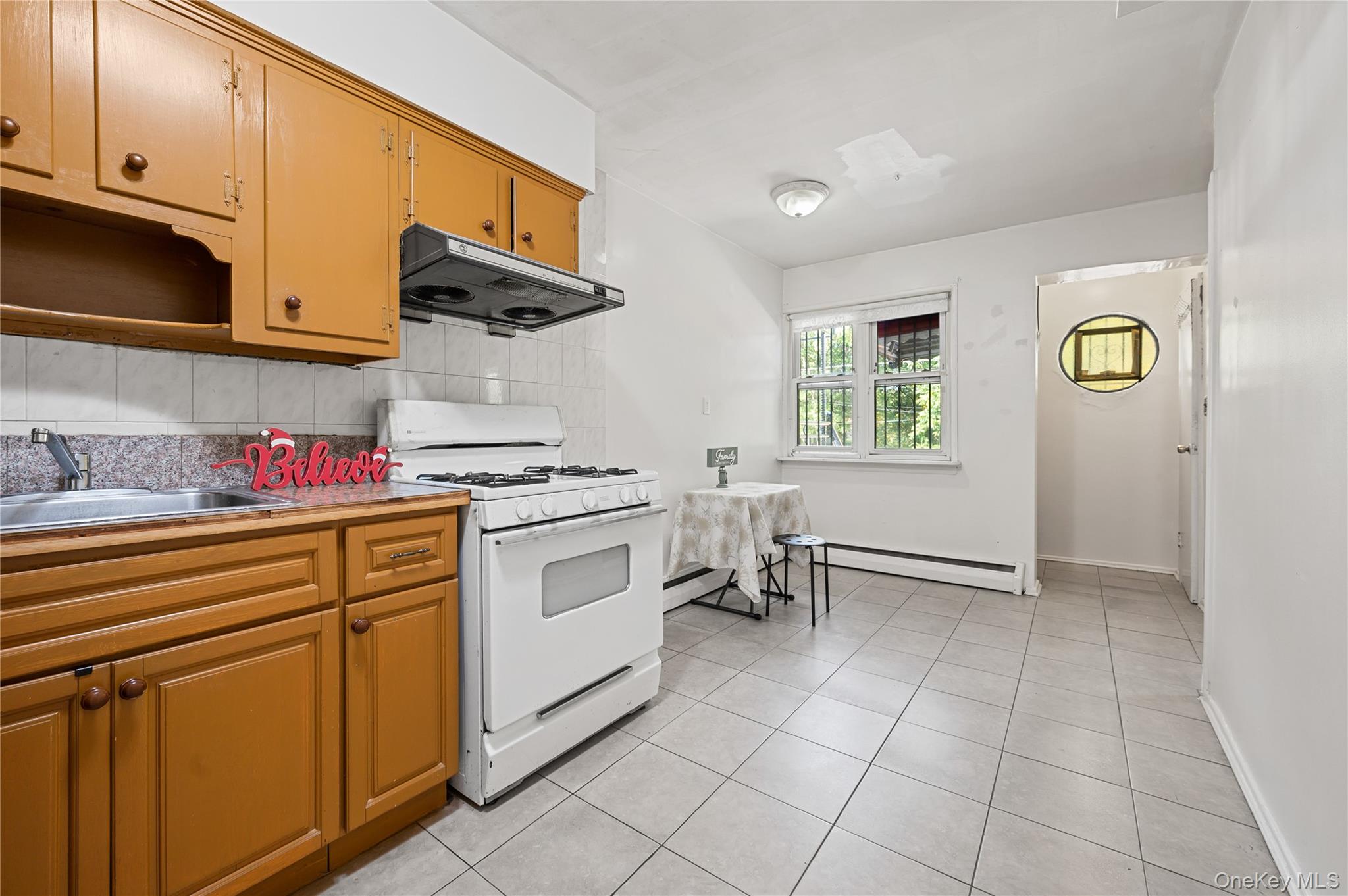 152-10 Peck Avenue Property Photo 12