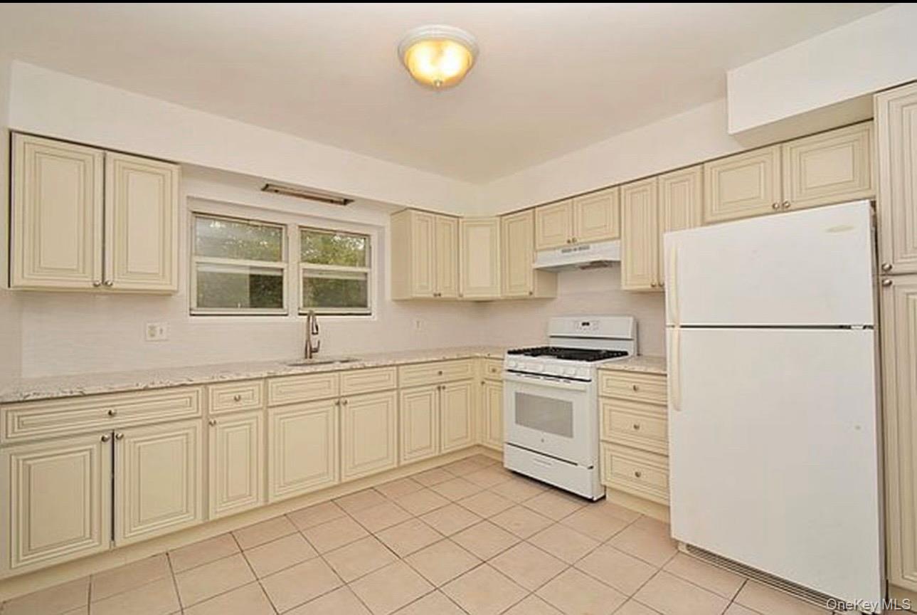 980 Jerome Street Property Photo 9