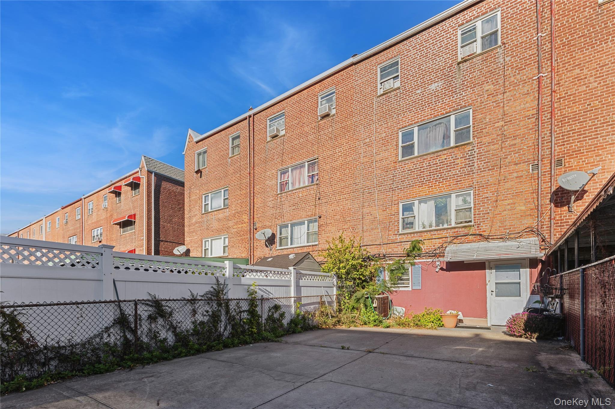 980 Jerome Street Property Photo 21