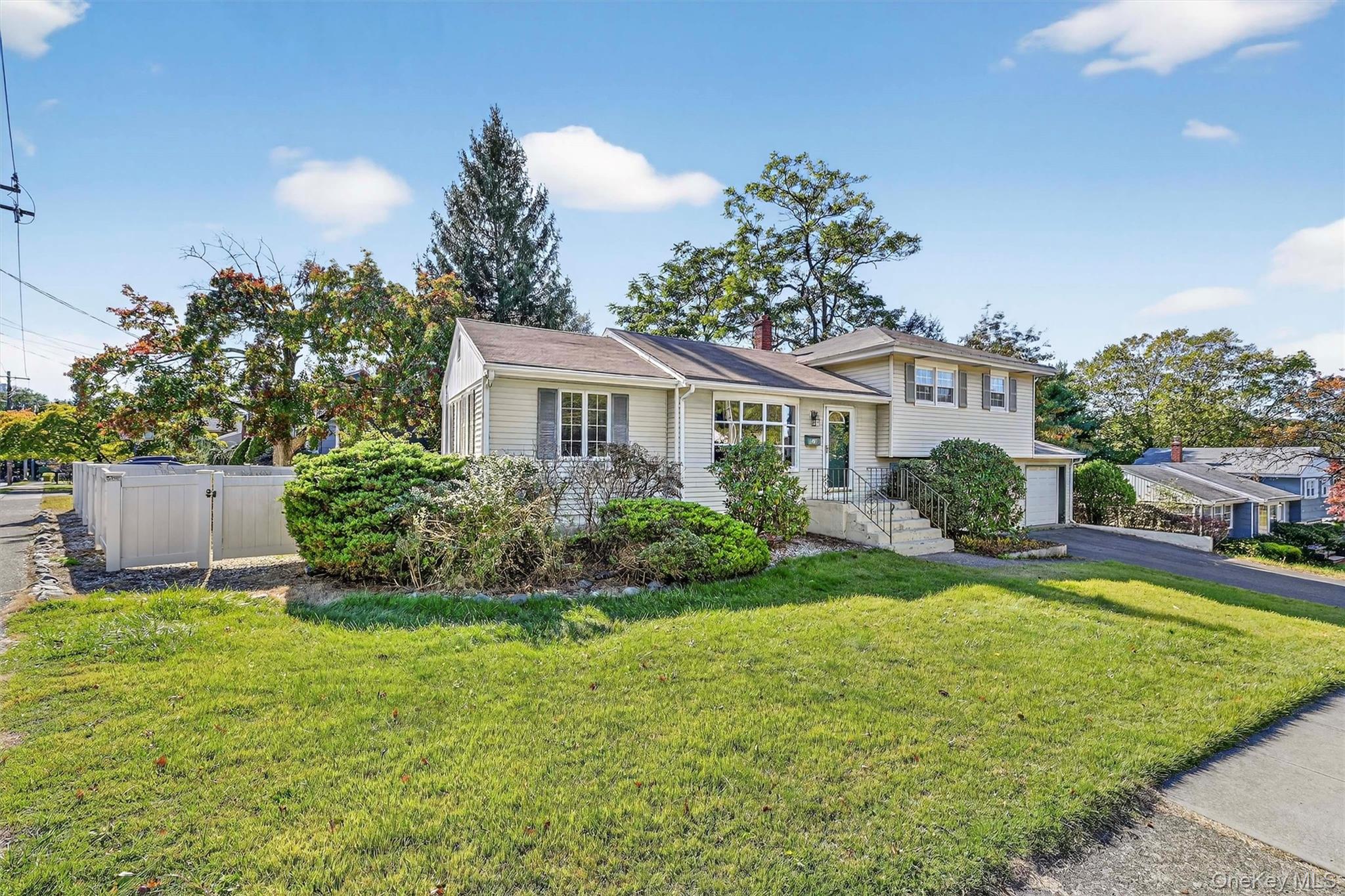 23 Maplewood Boulevard Property Photo 1