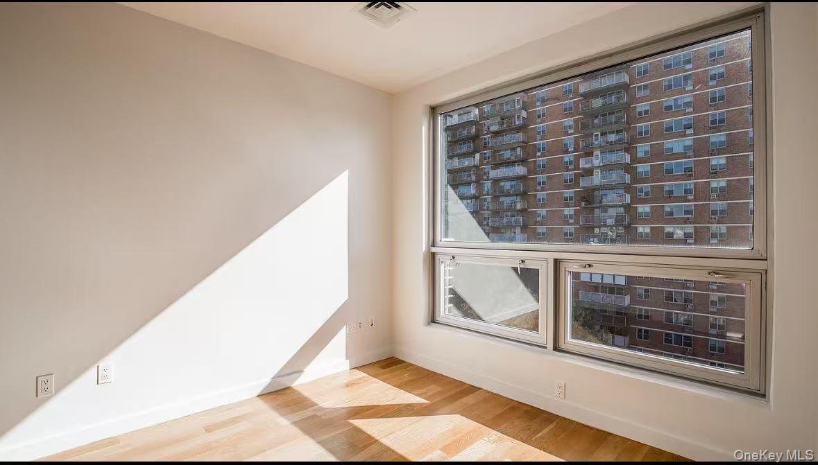 21 Montrose Ave 405 Property Photo 1