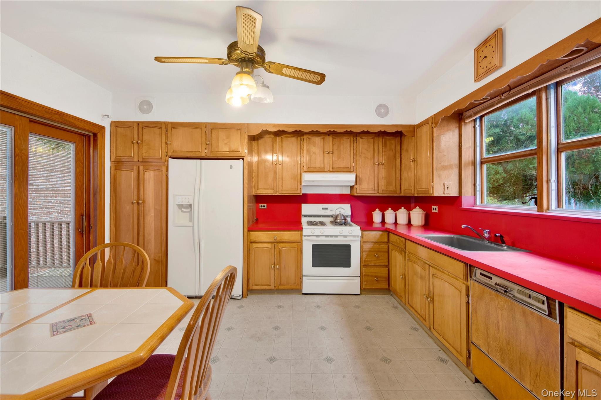 242 E 237th Street Property Photo 2