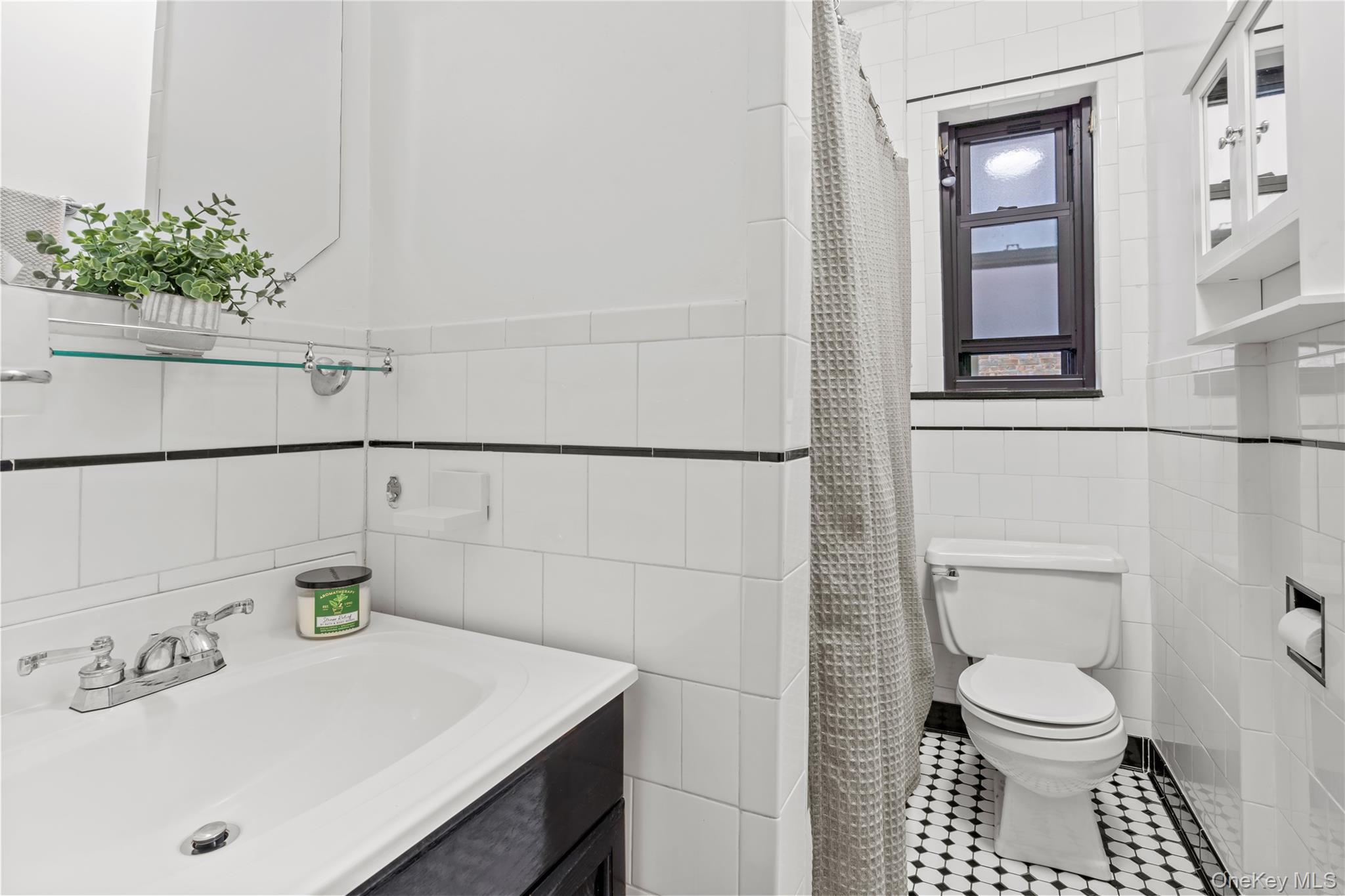 76-66 Austin Street 4b Property Photo 6