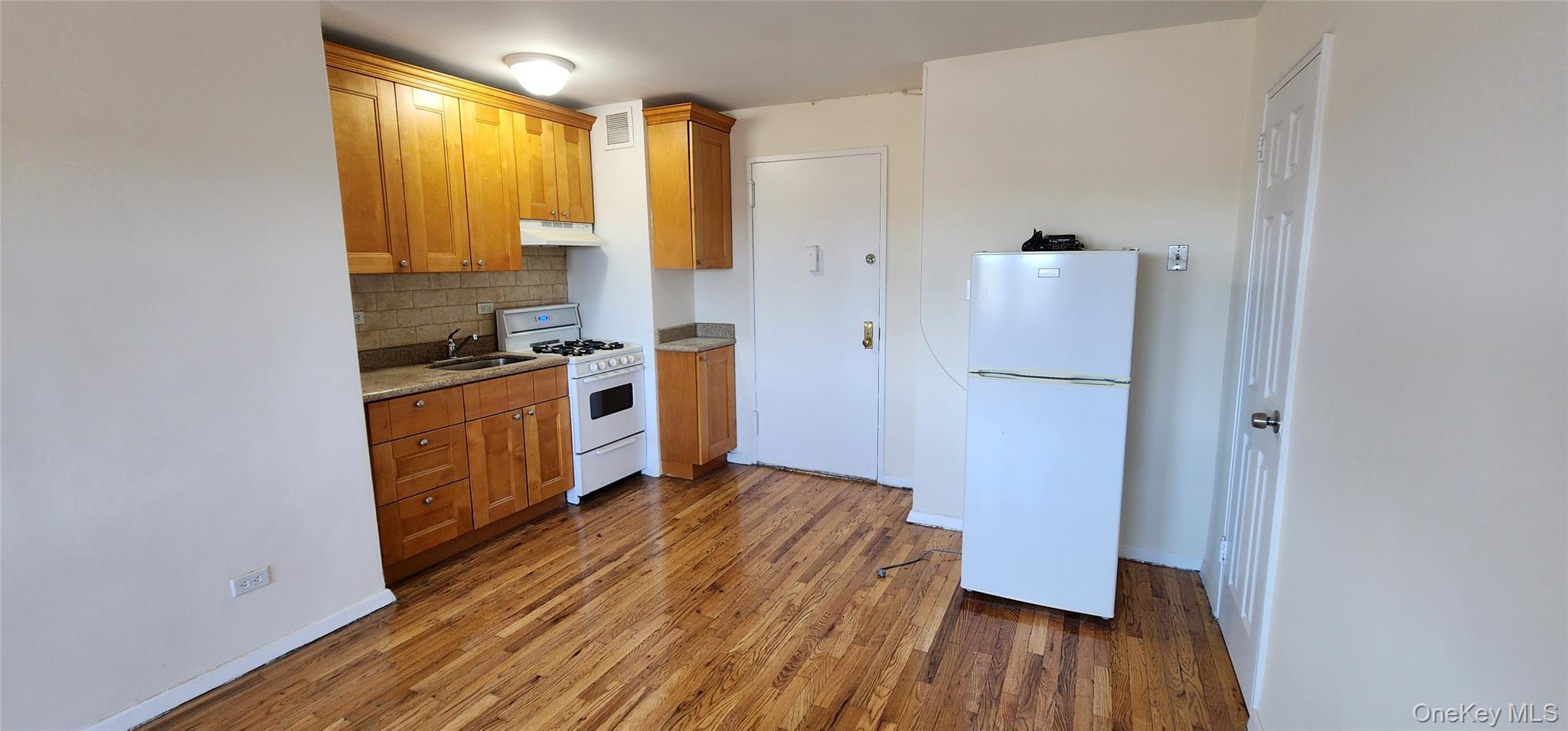 222-89 Braddock Ave 6-d Property Photo 2
