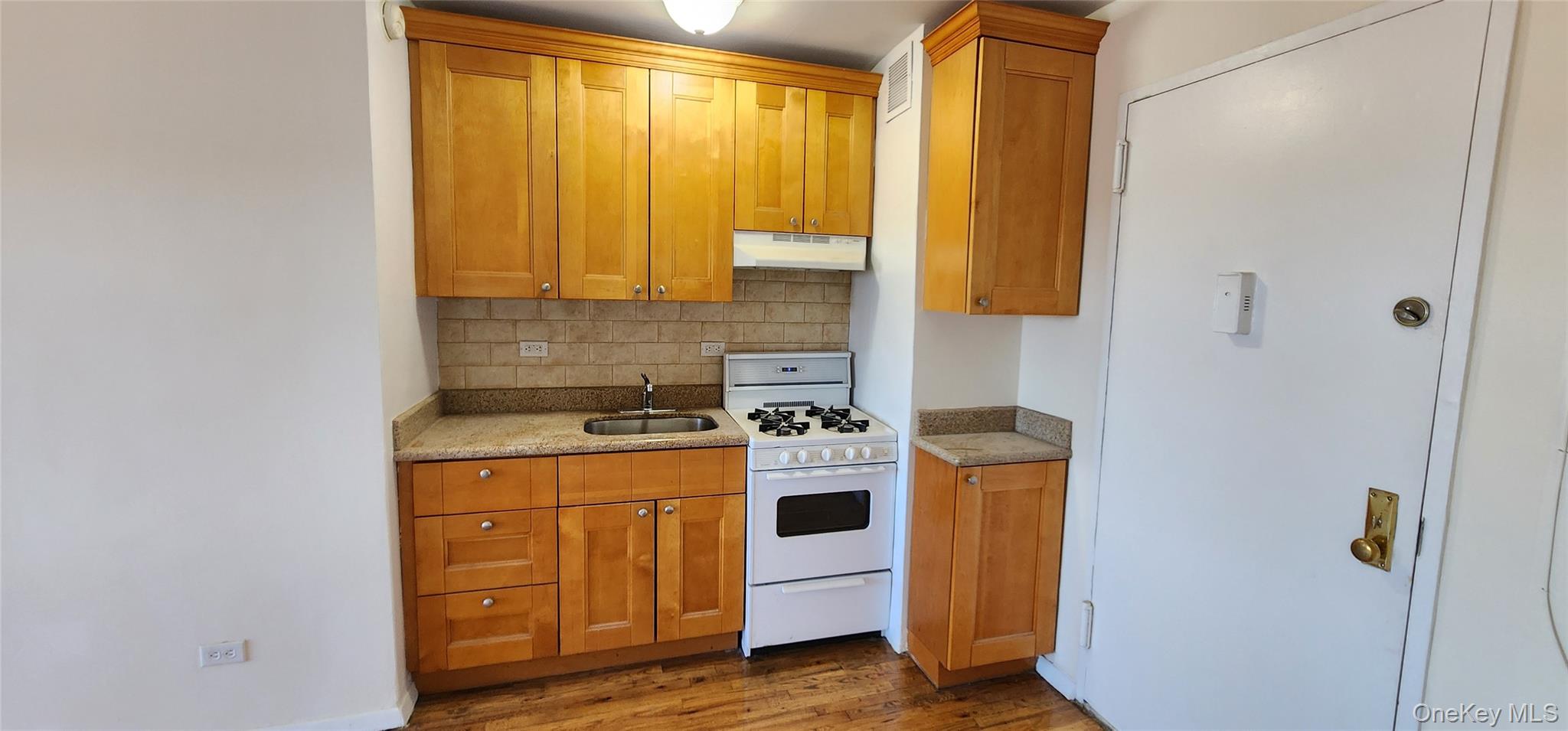 222-89 Braddock Ave 6-d Property Photo 3