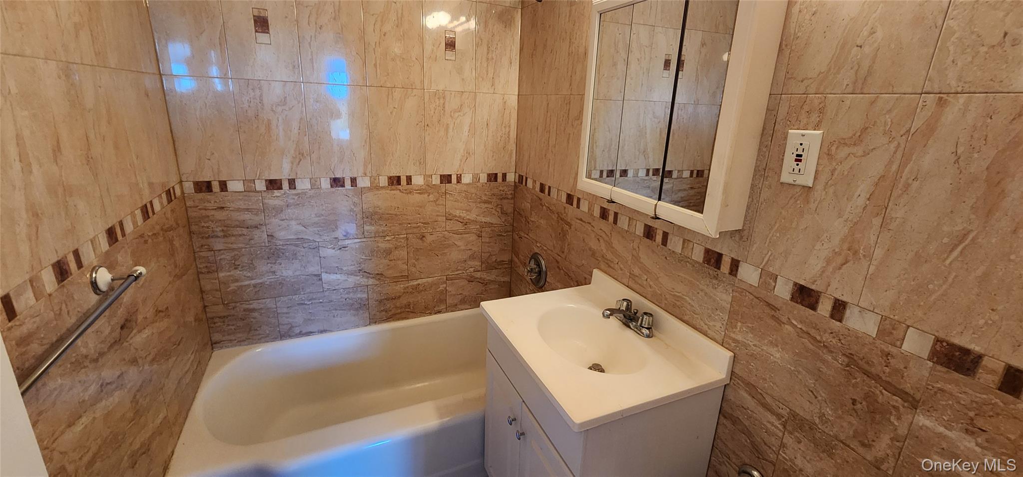 222-89 Braddock Ave 6-d Property Photo 6