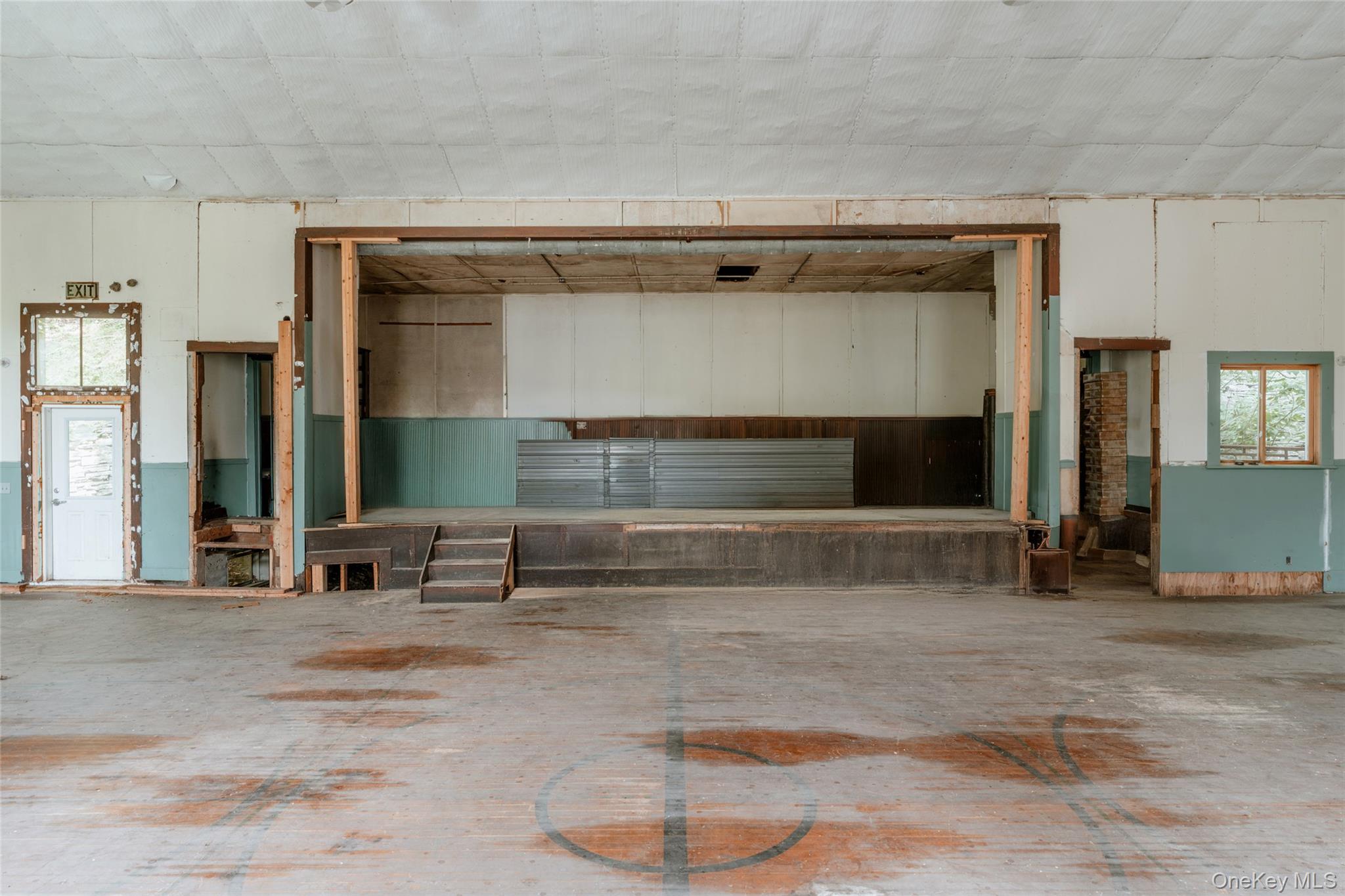 48 Upper Main Street Property Photo 27