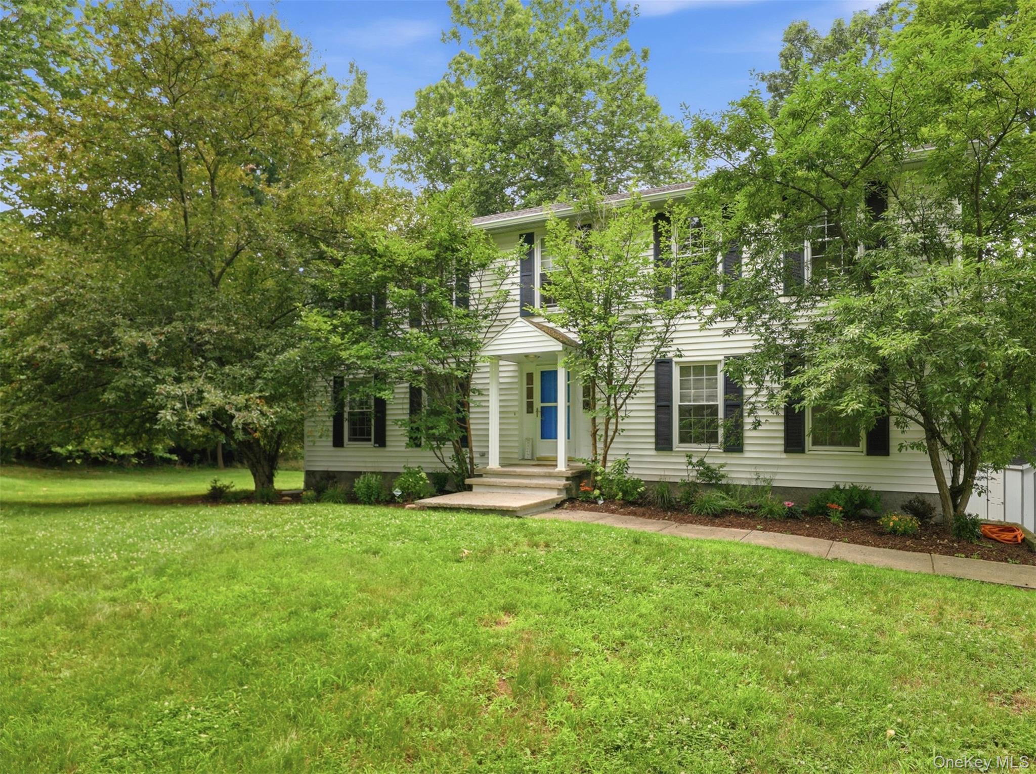 15 Blue Jay Drive Property Photo 2