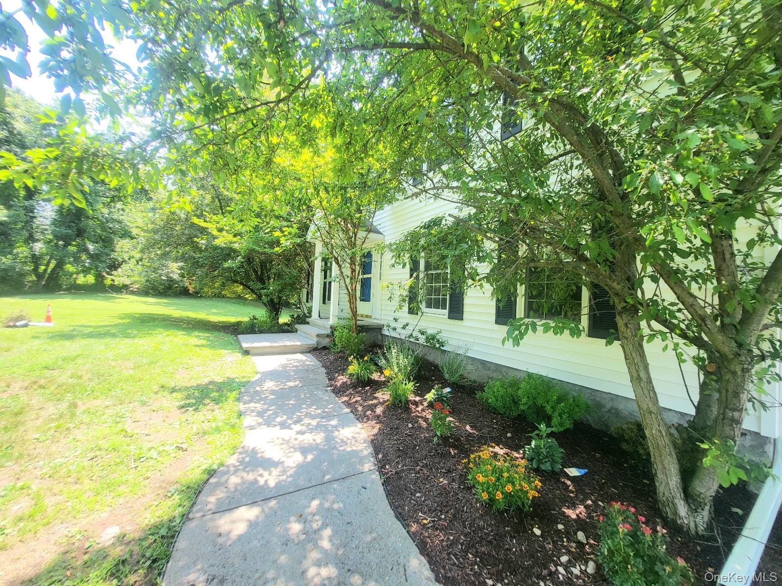 15 Blue Jay Drive Property Photo 3