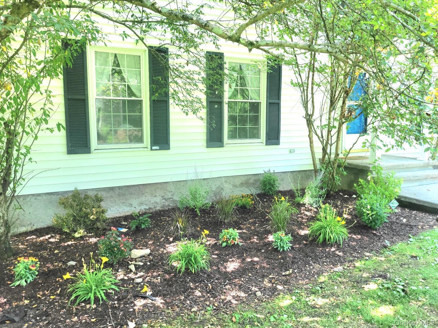 15 Blue Jay Drive Property Photo 4
