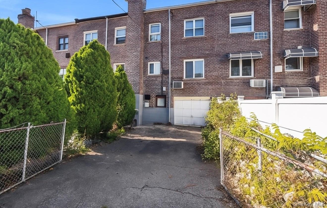 1721 E 54th Street Property Photo 3