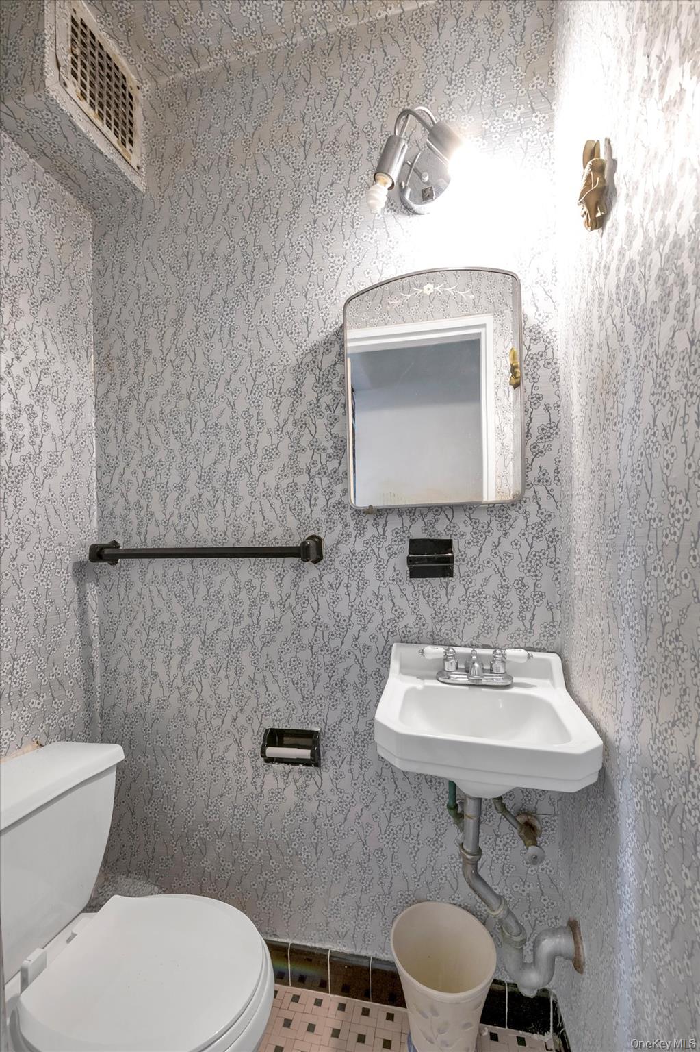1721 E 54th Street Property Photo 7
