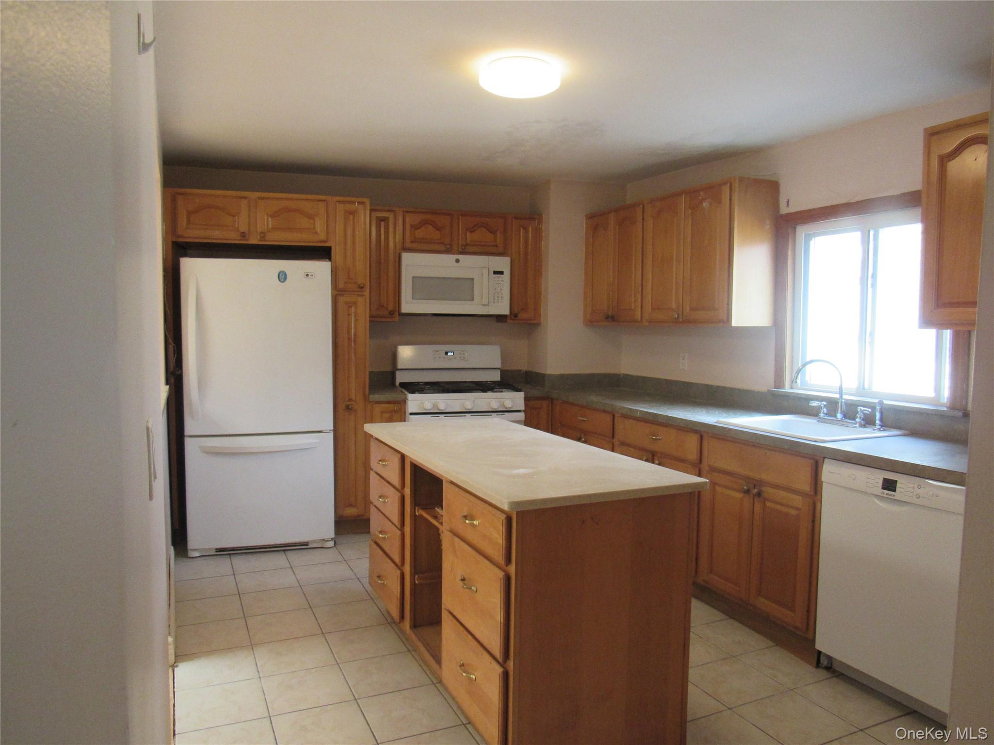 6 Broadway Property Photo 3
