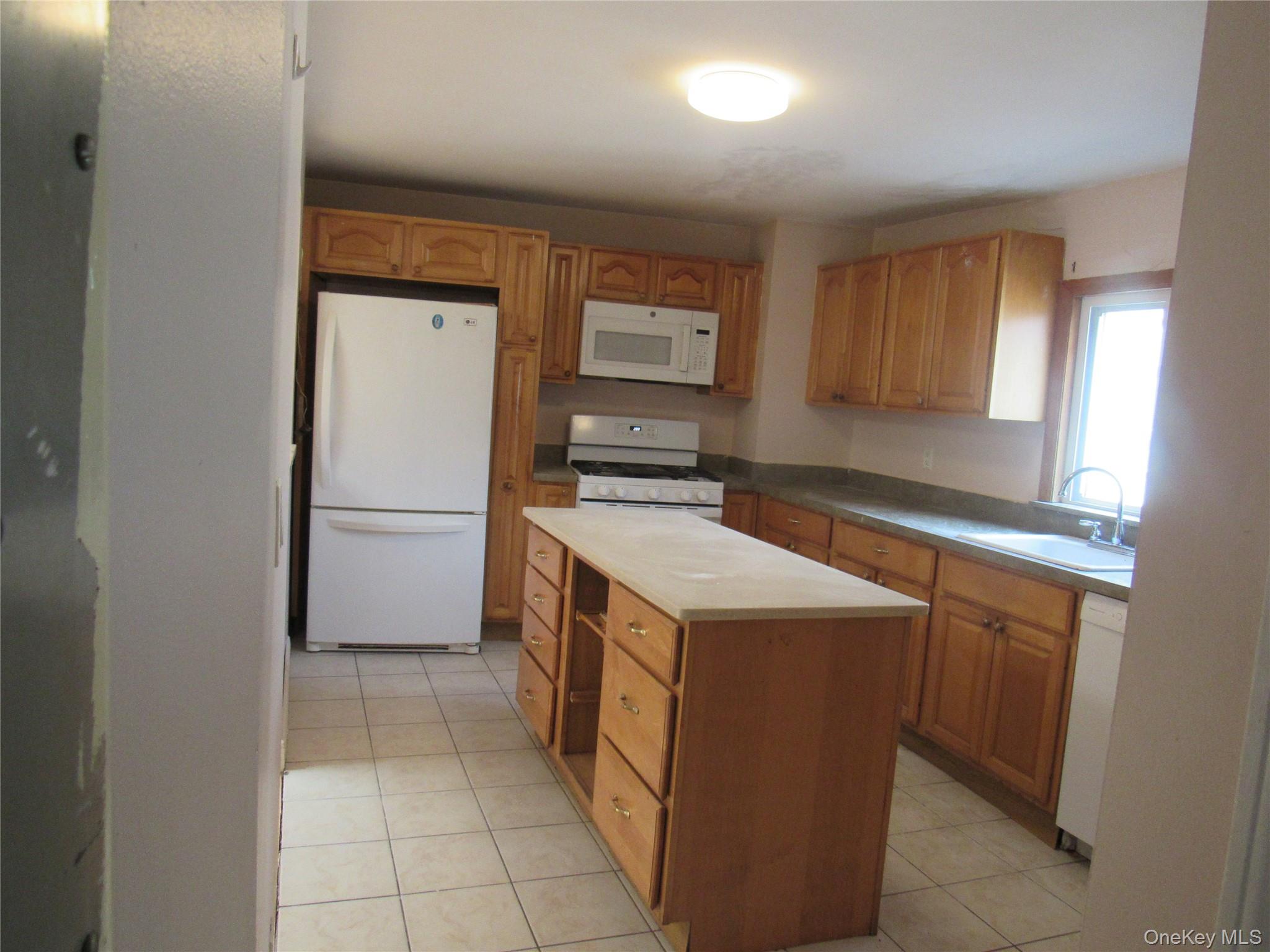 6 Broadway Property Photo 4