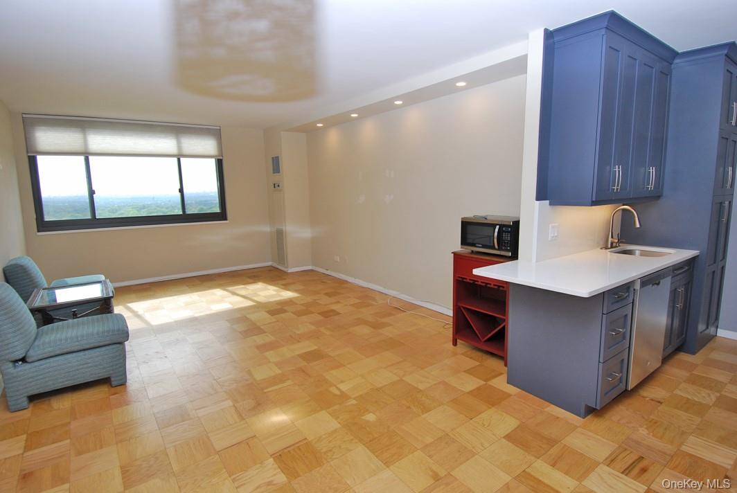 26910 Grand Central Parkway 22p Property Photo 5