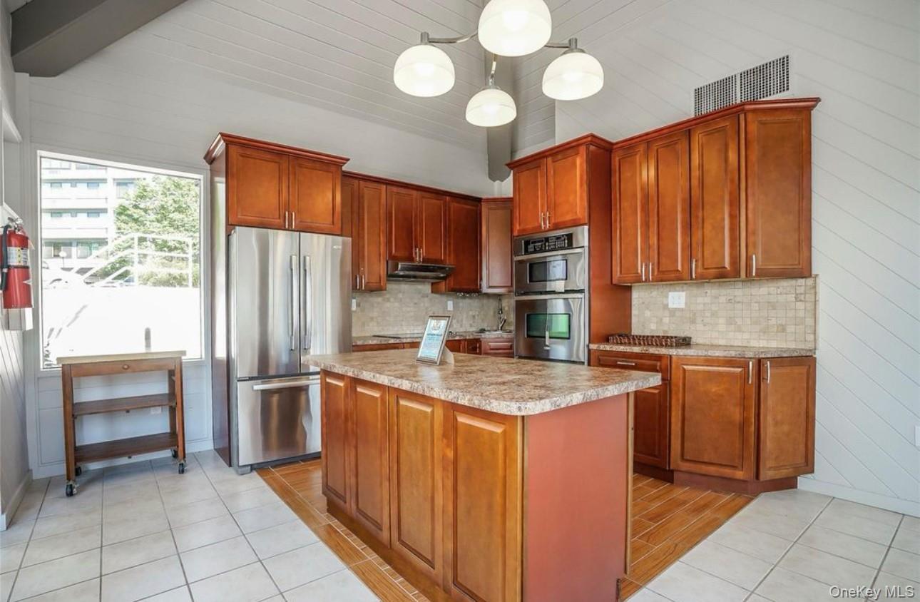 100 High Point Drive 501 Property Photo 23
