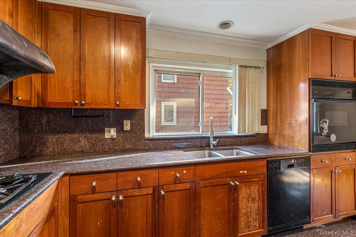 57-81 228 Street Property Photo 12