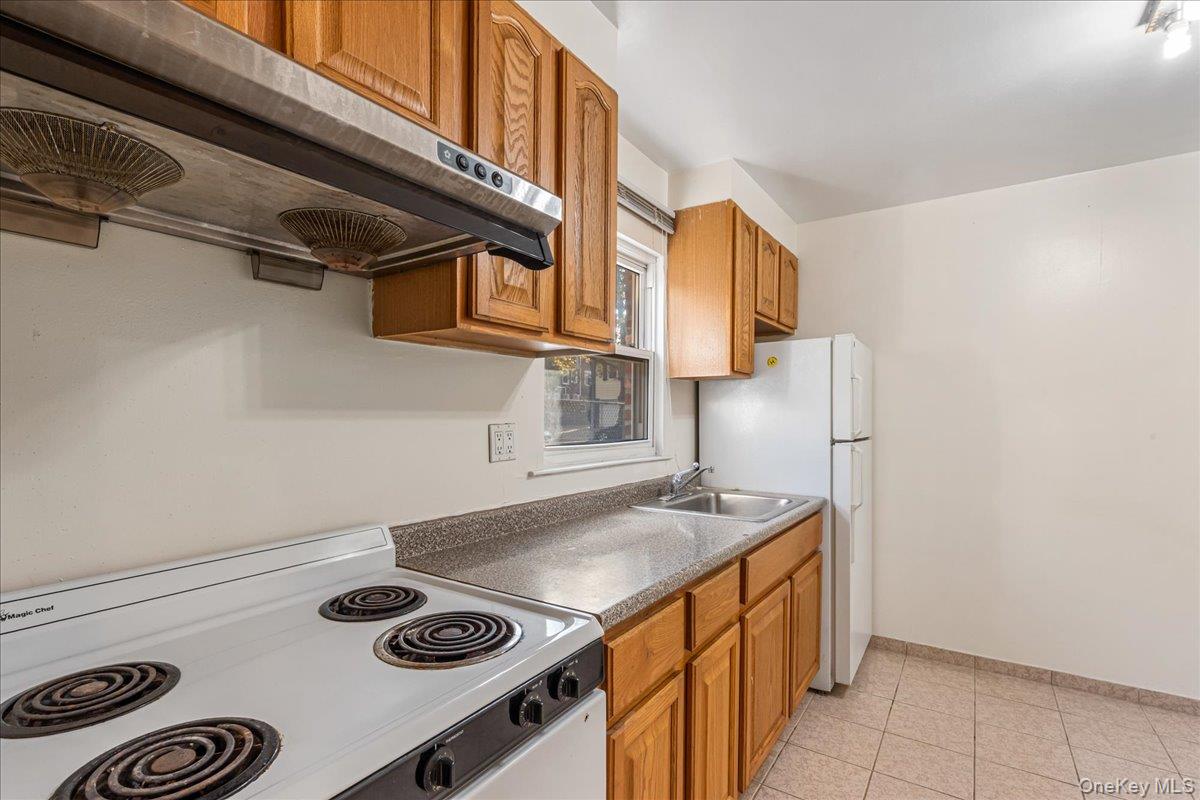 57-81 228 Street Property Photo 26