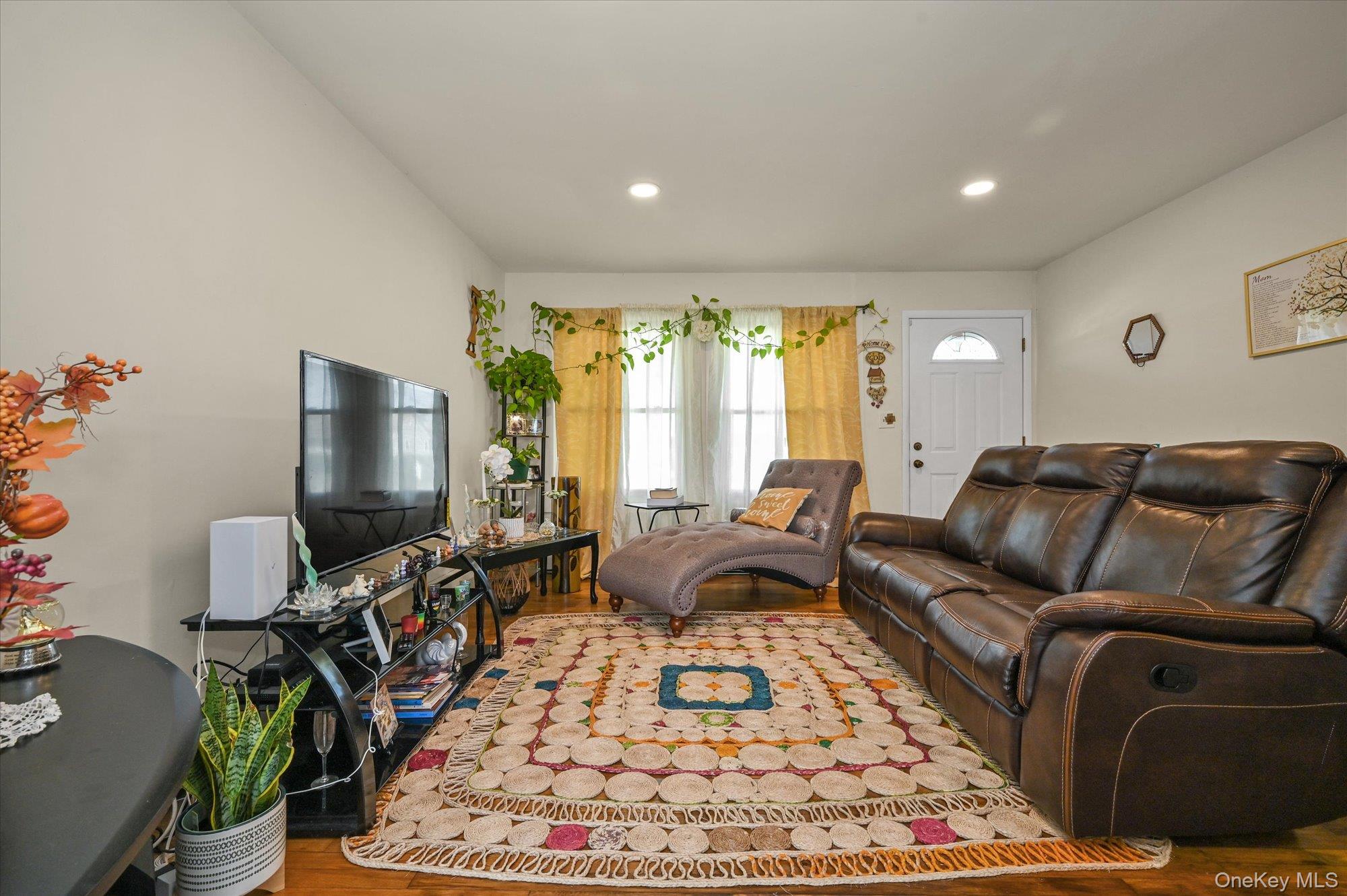 16 E Chestnut Street Property Photo 2