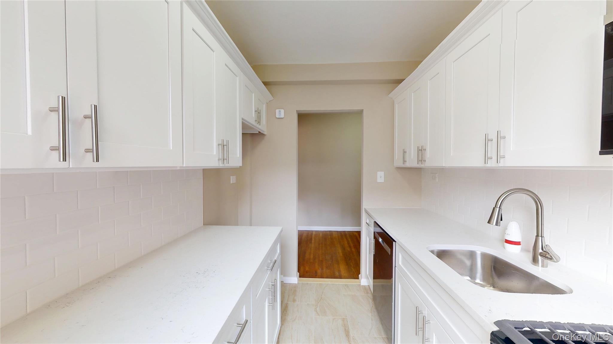 112-30 Northern Boulevard 4b Property Photo 3