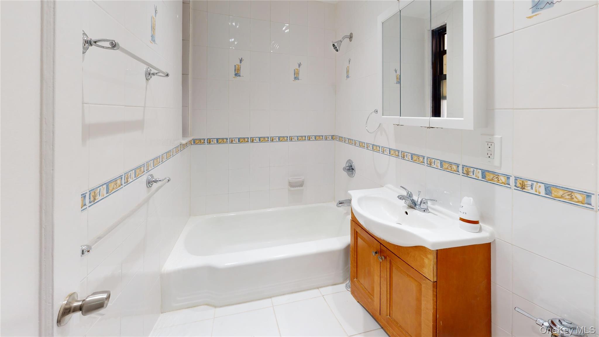 112-30 Northern Boulevard 4b Property Photo 11