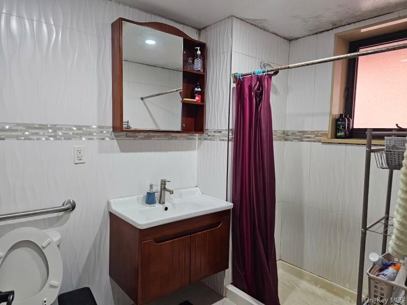 108-38 41 Avenue 1a & Bsmt Property Photo 5
