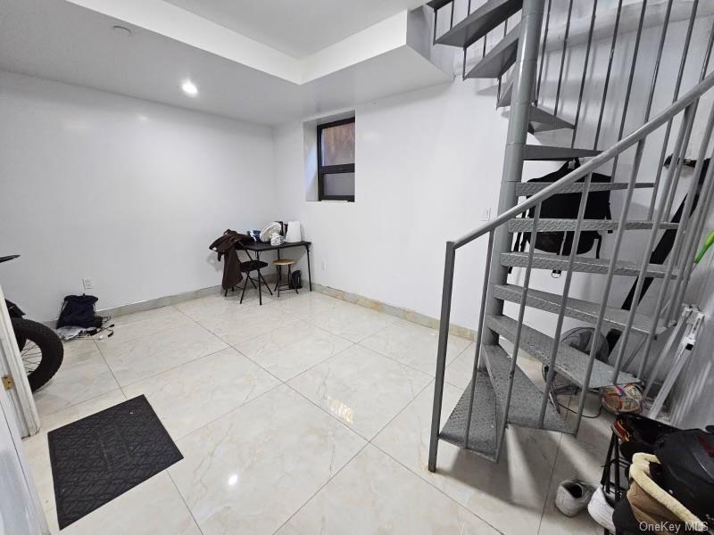 108-38 41 Avenue 1a & Bsmt Property Photo 6