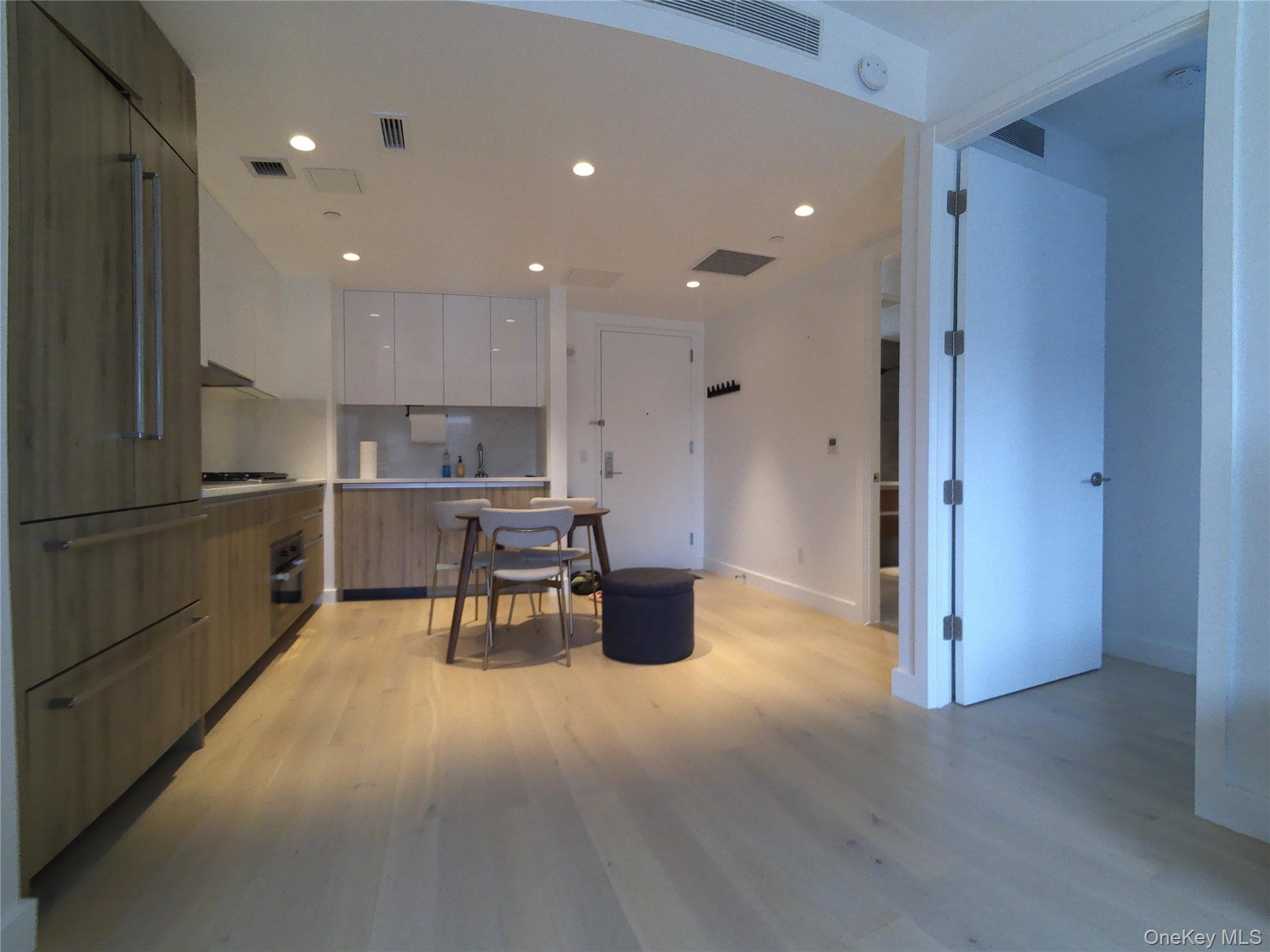 136-18 Maple Avenue 5e Property Photo 5
