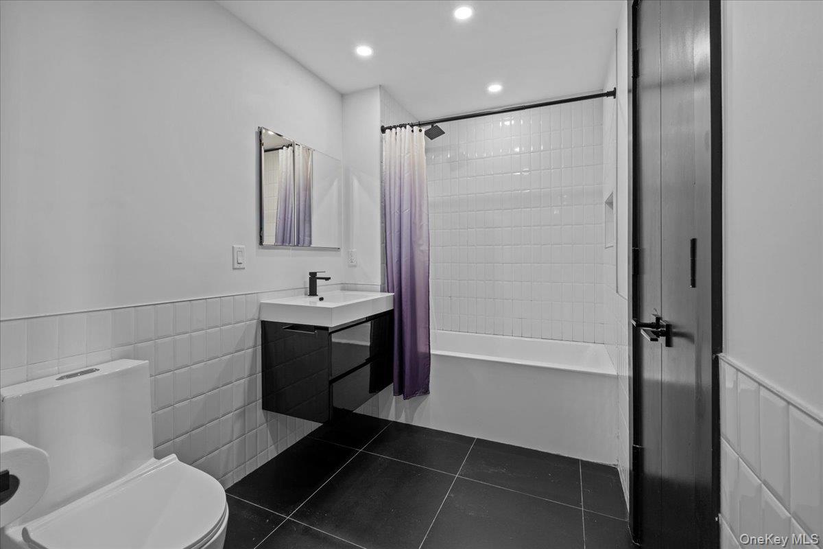 458 E 25th St 305 Property Photo 6