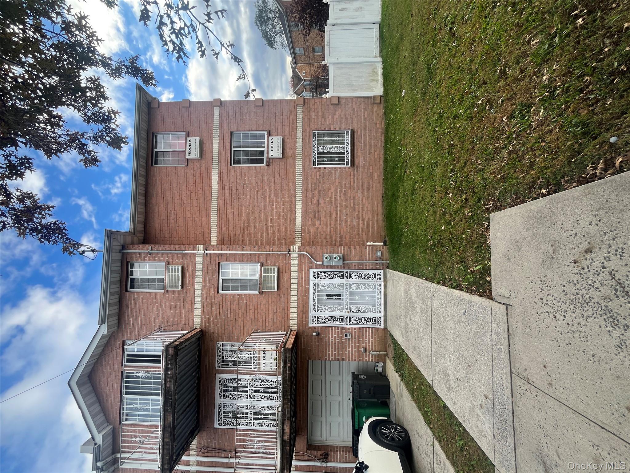 1900 Arnow Avenue Property Photo 1