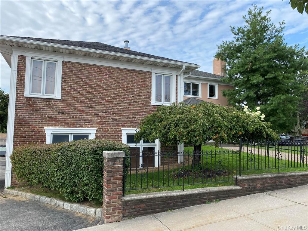 1554 Astor Avenue Property Photo 4