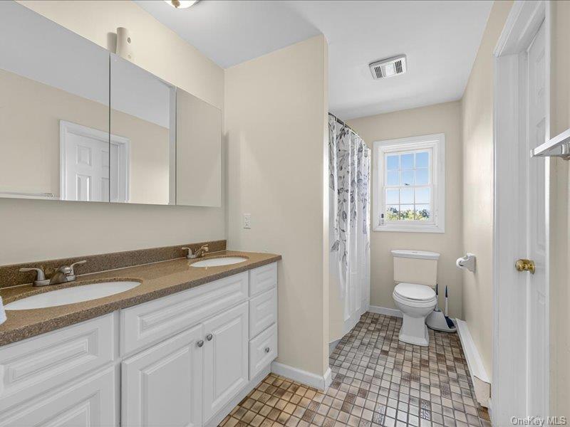 50 Cunningham Lane Property Photo 18