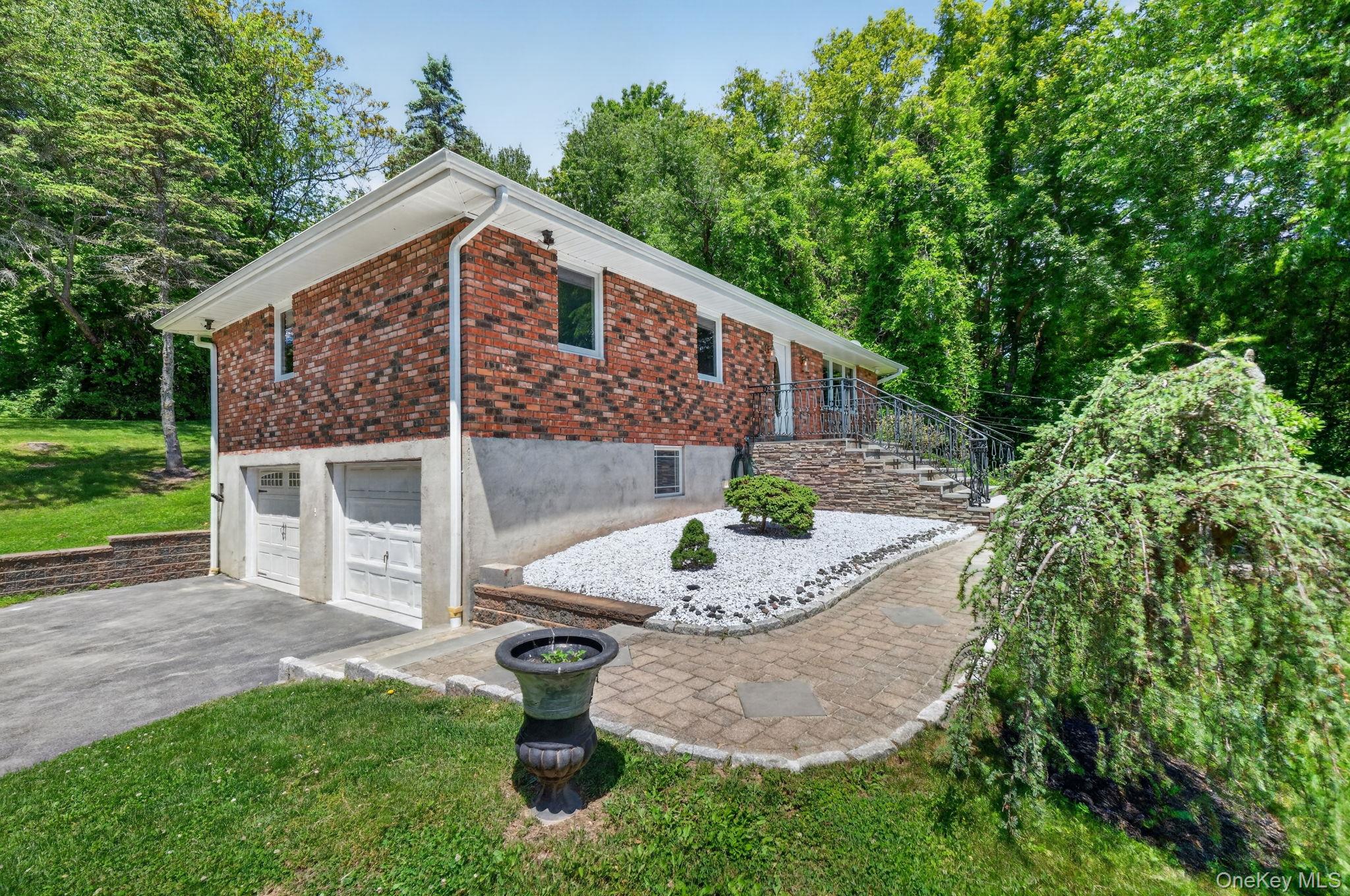 21 Crest Court Property Photo 4
