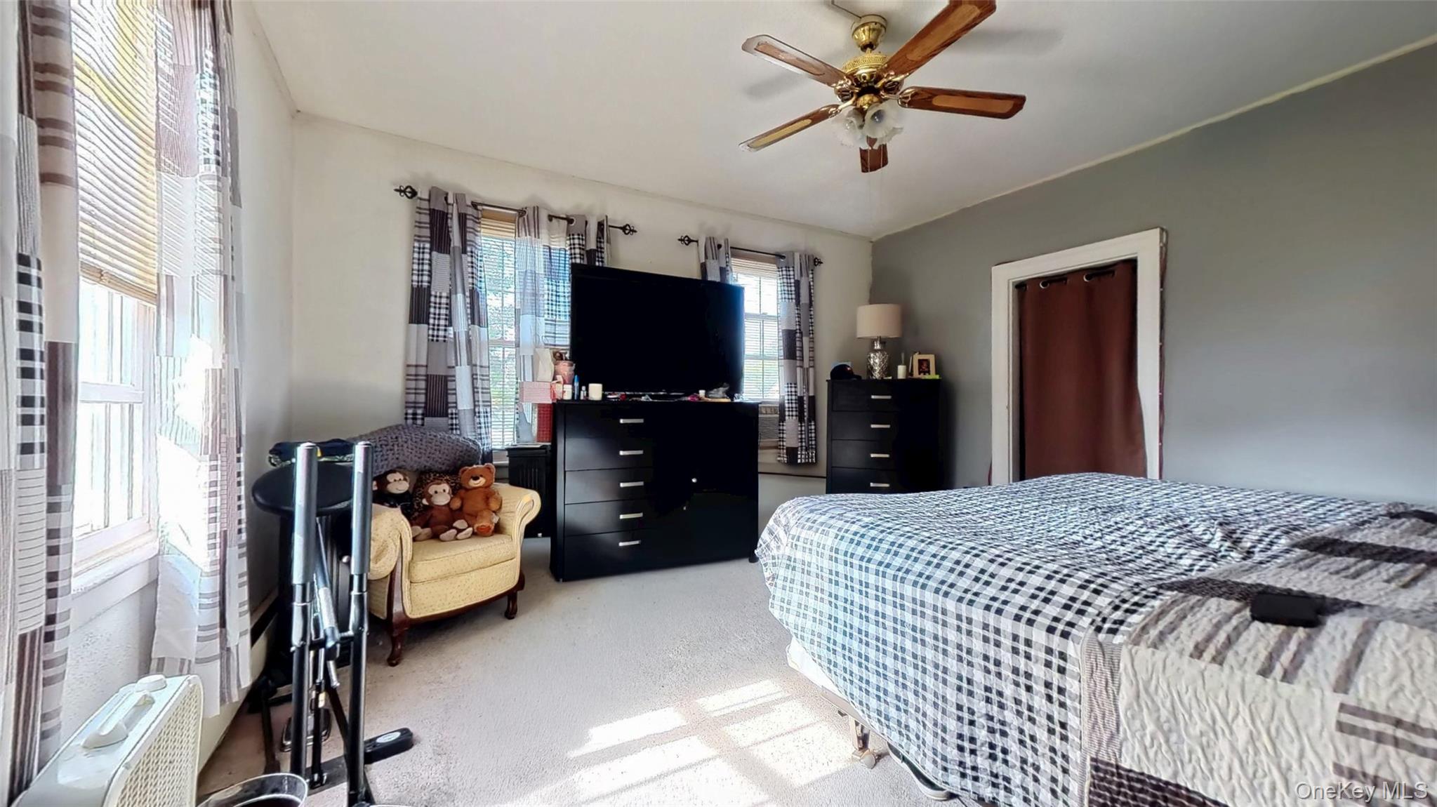 2574-2576 South Avenue Property Photo 14
