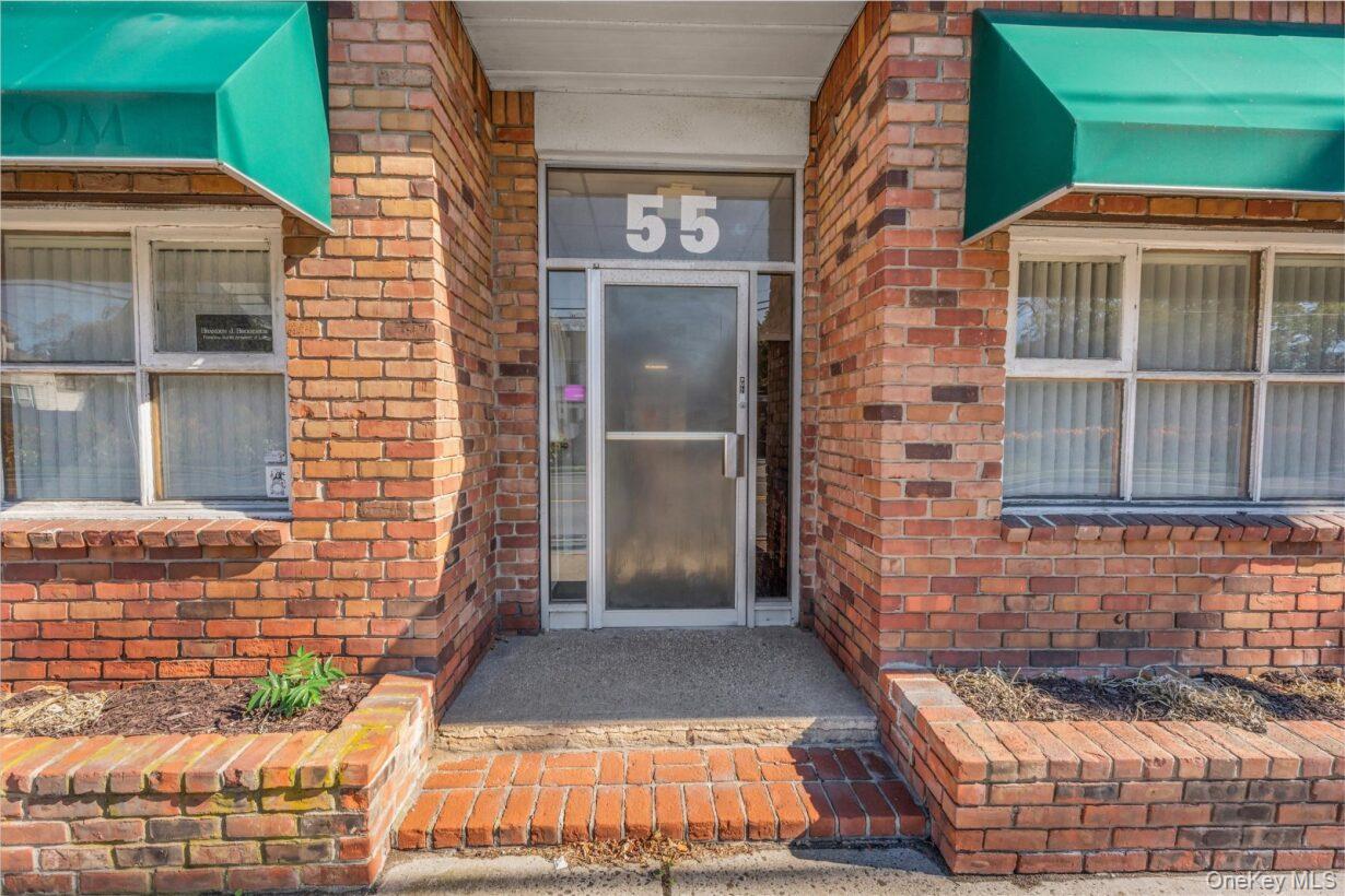 55 Carleton Avenue Property Photo 1