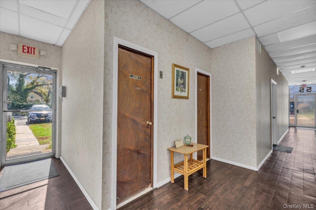 55 Carleton Avenue Property Photo 8