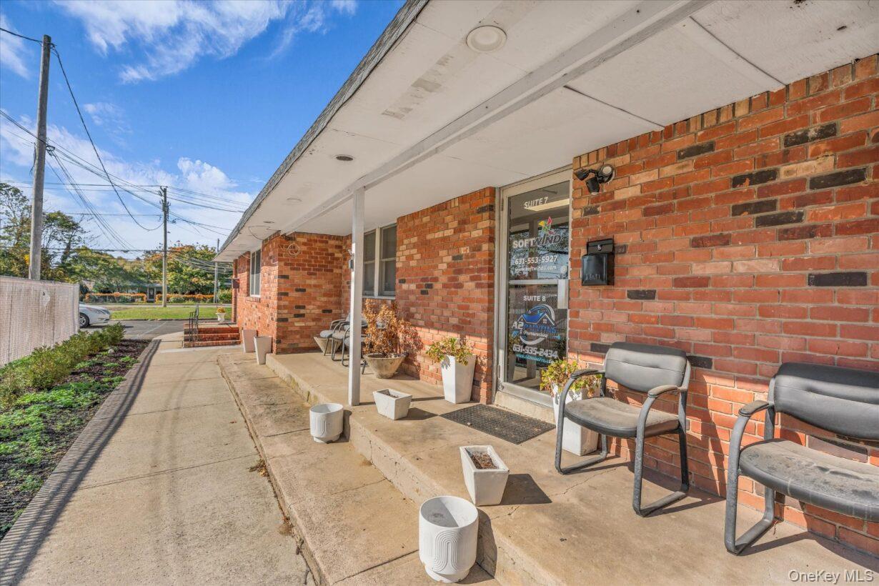 55 Carleton Avenue Property Photo 12