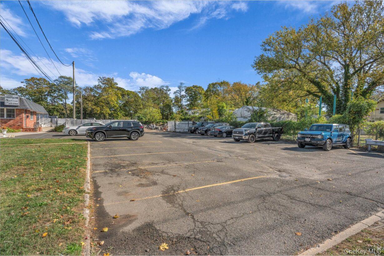 55 Carleton Avenue Property Photo 14