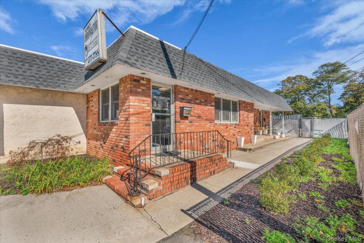 55 Carleton Avenue Property Photo 15