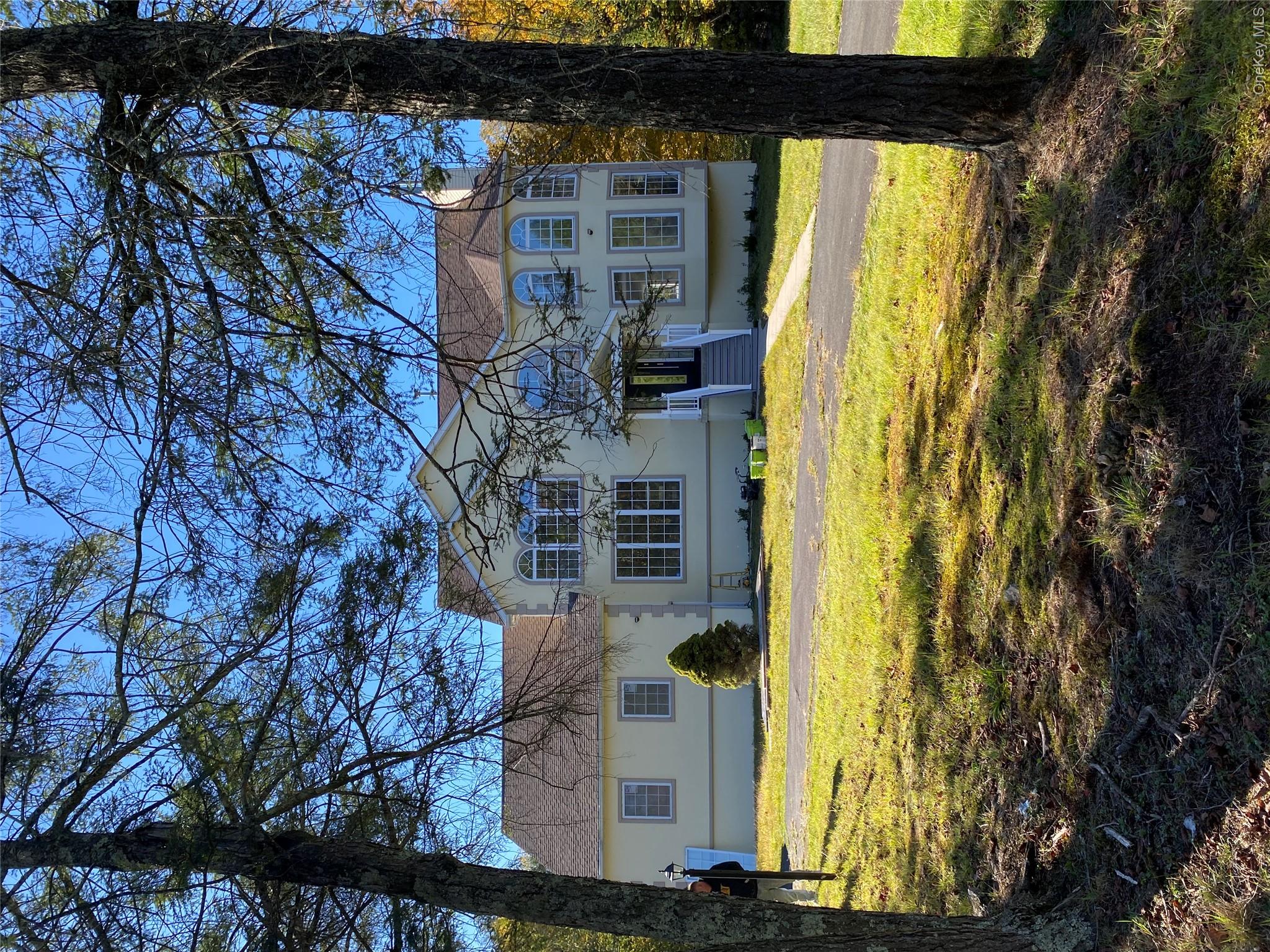 44 Roslyn Ridge Road Property Photo 1