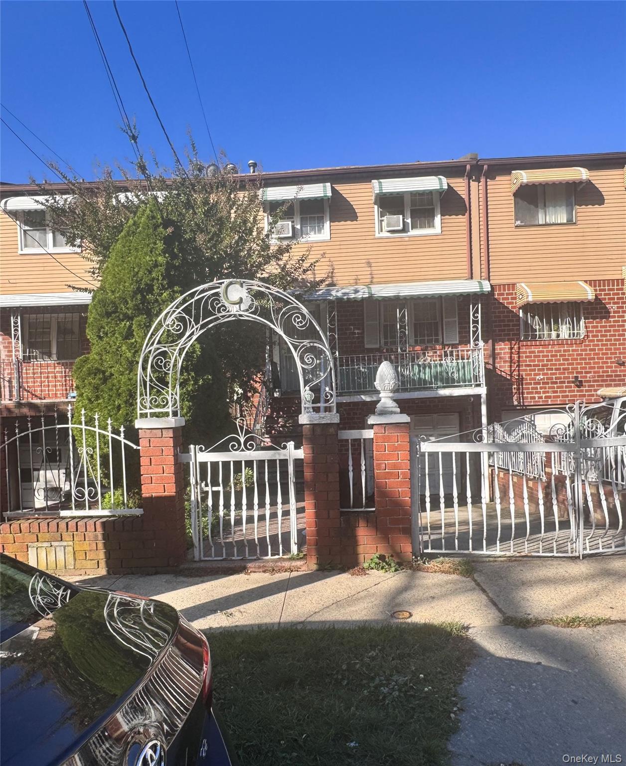 598 Shepherd Avenue Property Photo 1