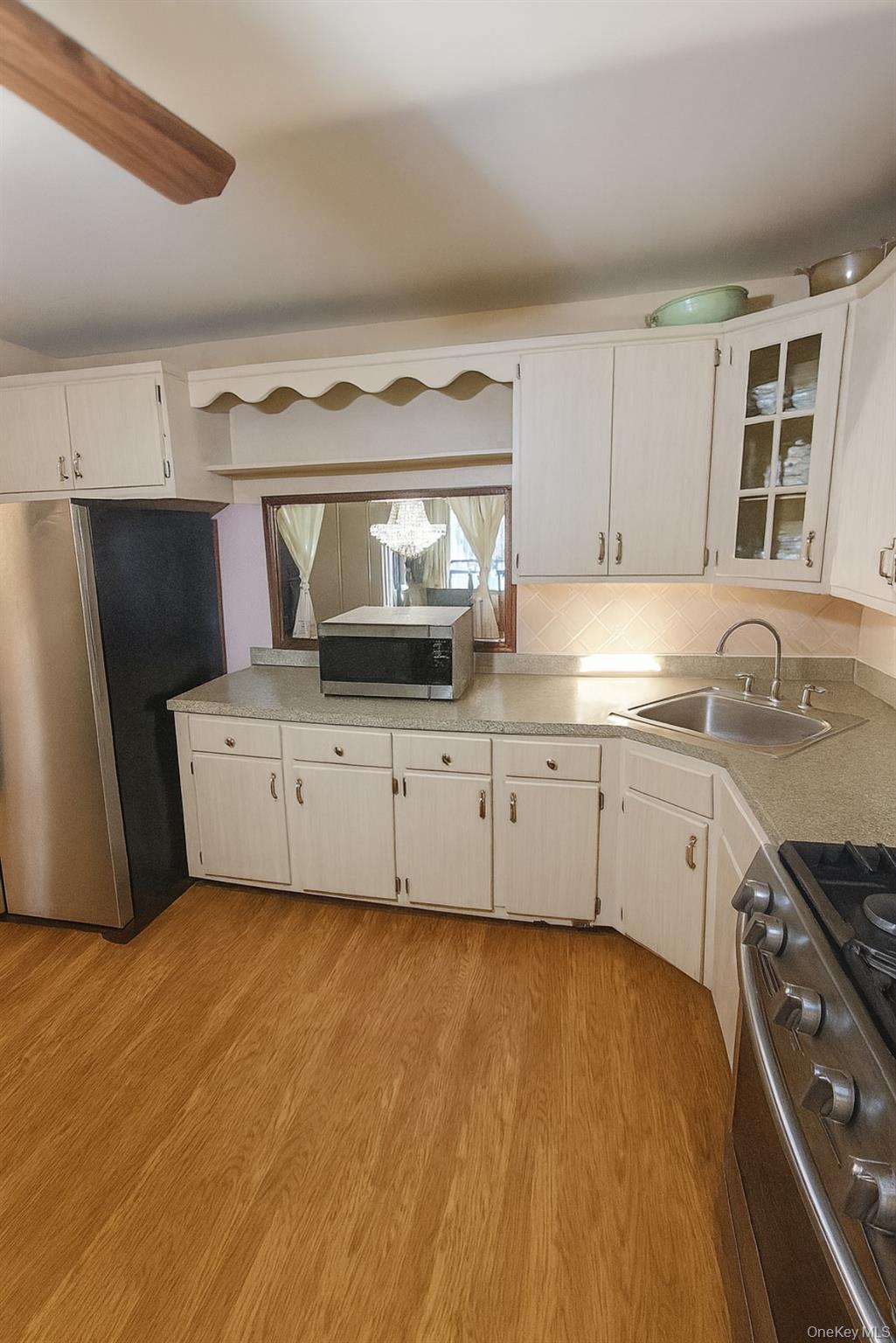 598 Shepherd Avenue Property Photo 4